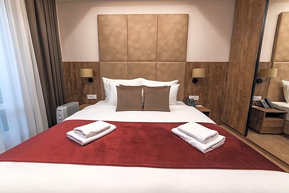 Photo 1 of 5 of Double Room