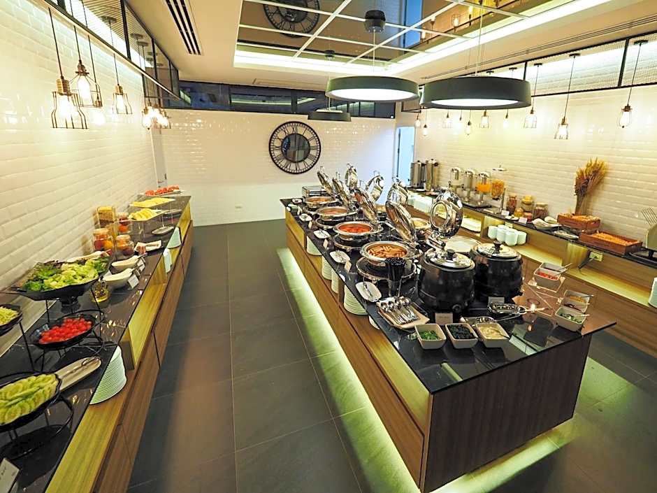 130 Hotel & Residence Bangkok (SHA Plus)