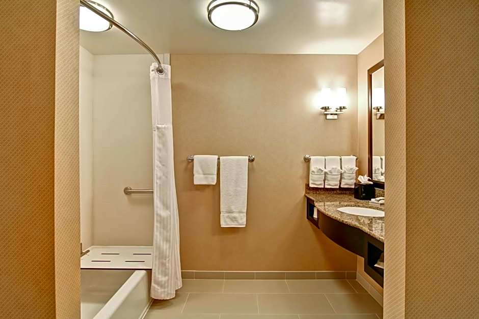 Hilton Garden Inn Woodbridge