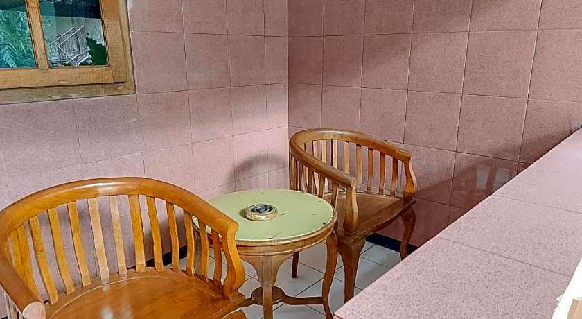 Hotel Shinta 1 near Stasiun Kertosono Mitra RedDoorz