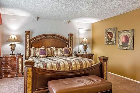 1 King Bed Suite Nonsmoking