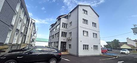 4 Seasons Apartments