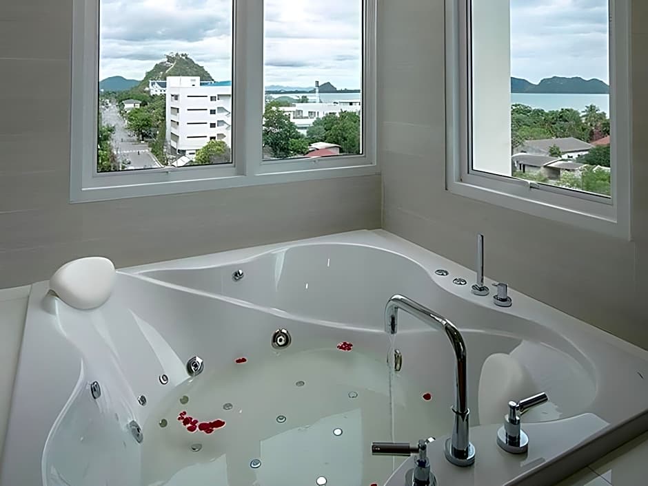 Prachuap Grand Hotel
