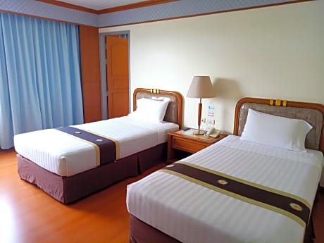 Connecting Rooms for 4 People