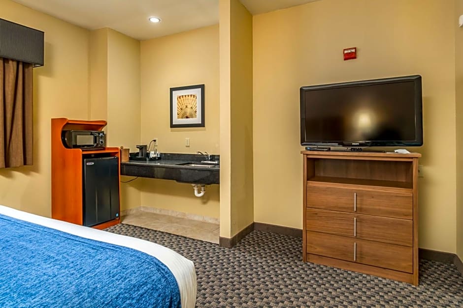 Best Western Plus Shamrock Inn & Suites