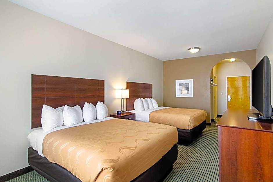 Quality Inn and Suites Near Tanger Outlet Mall