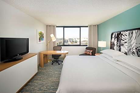 Club level, Guest room, 1 King, Top floor