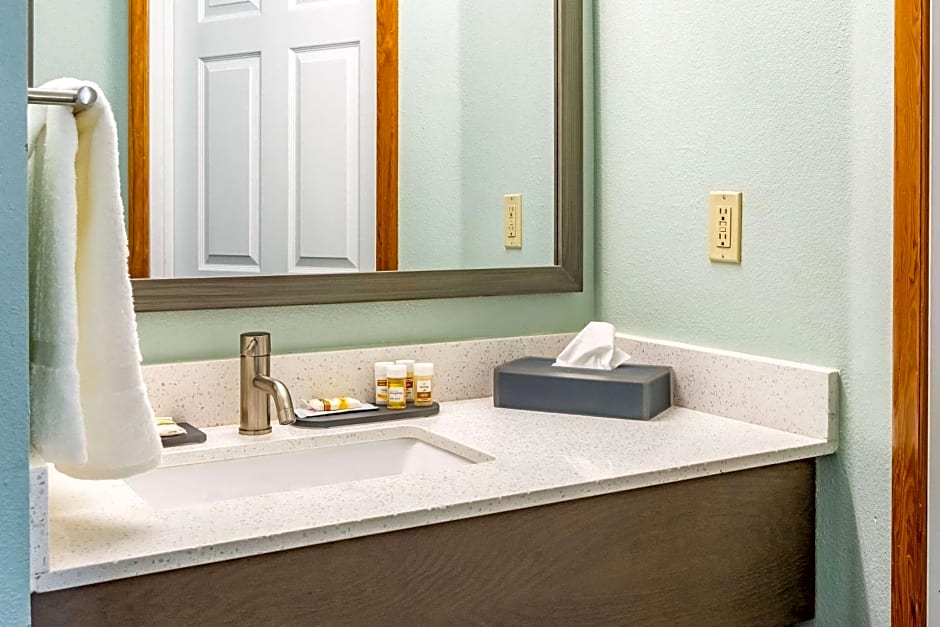 La Quinta Inn & Suites by Wyndham Newport