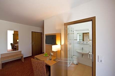 Standard Queen Room