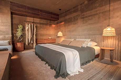 Garden Suite Soak Tub - 1 King