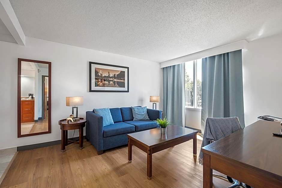 315 LoSo Hotel Airport