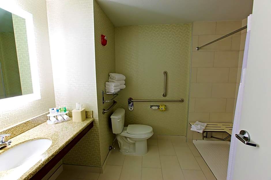 Holiday Inn Express Fargo - West Acres By IHG