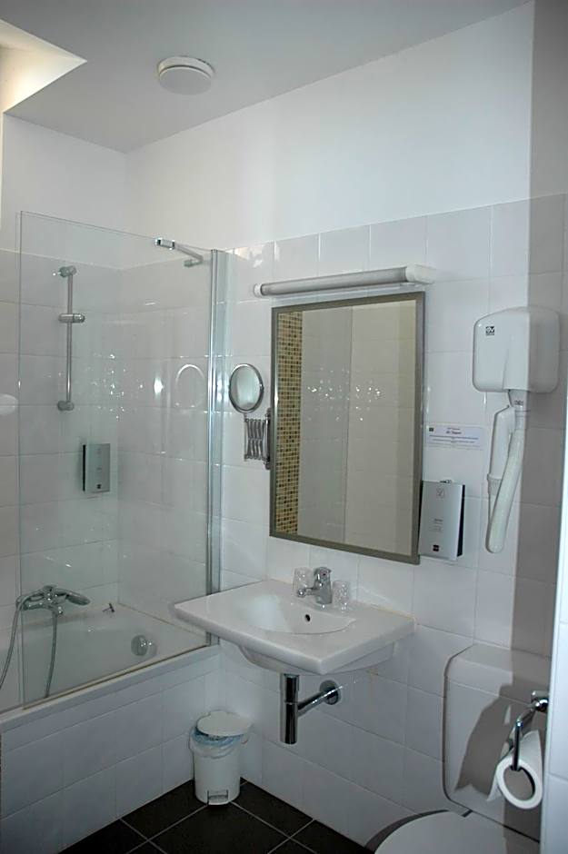 Logis Hôtels - Hôtel et Restaurant Les Voyageurs