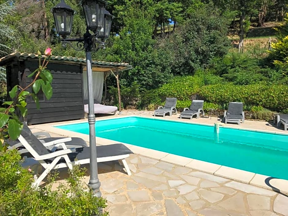Les Grangeonnes, gîtes nature, piscine, bain nordique, sauna pour accueil familiale ou de groupe