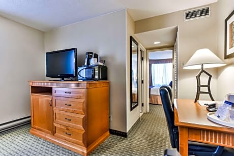 1 QUEEN BED,NSM,WIRLS HI SPD NT,2BD SOF,MINI-STE,RFG,FULL BREAKFAST