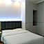 GreenTree Inn JiangSu ZhenJiang DingMao Industrial Park WoDe Square Express Hotel