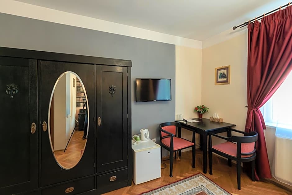 Vila Fortuna - Art O'Clock