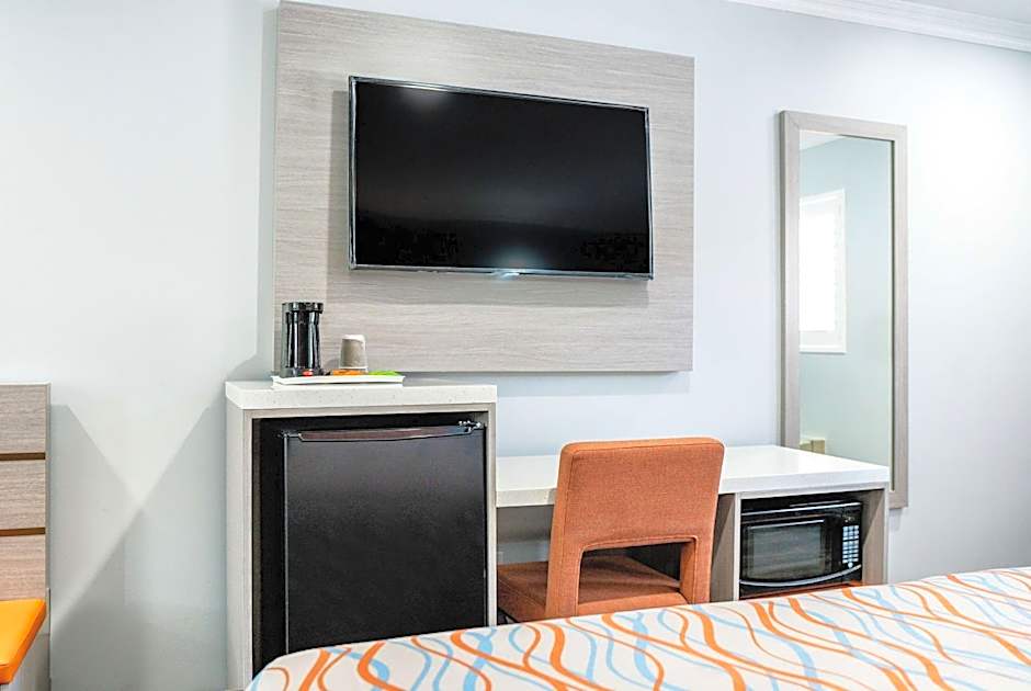 Travelodge Inn & Suites by Wyndham Bell Los Angeles Area