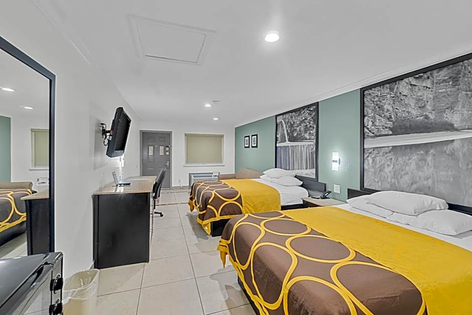 Super 8 by Wyndham McAllen/Downtown