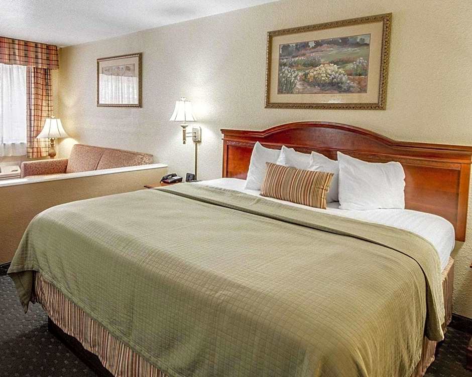 Econo Lodge Inn & Suites Eagle Pass
