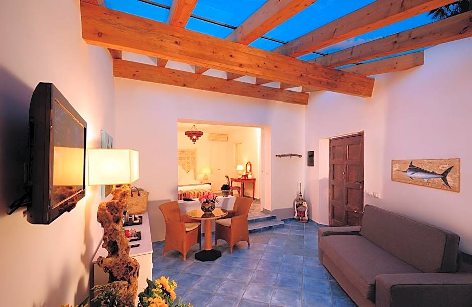 Zdjęcie 1 z 2 — Deluxe Suite, Sea View