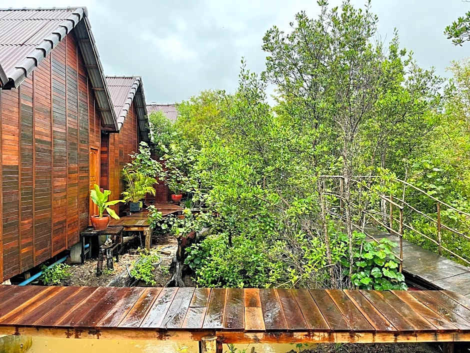 Photo 1 of 4 of Deluxe Bungalow