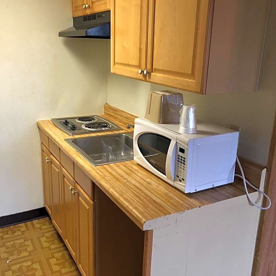 MacThrift Motor Inn