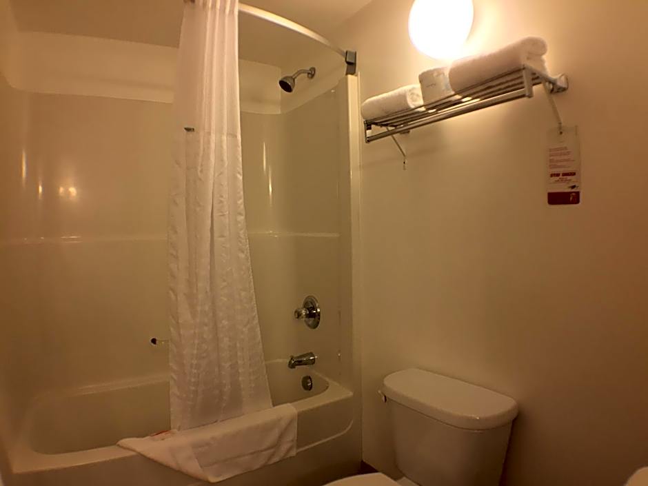 Super 8 by Wyndham Kenora