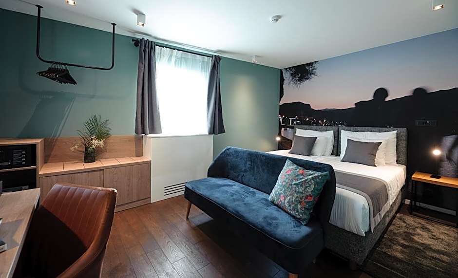 Camera Hotel