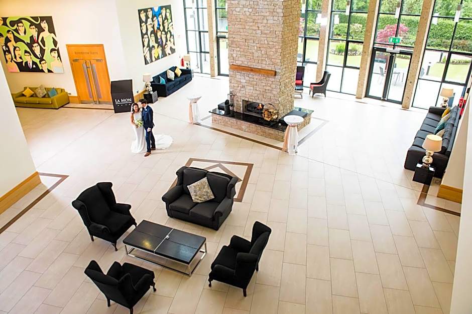 La Mon Hotel & Country Club