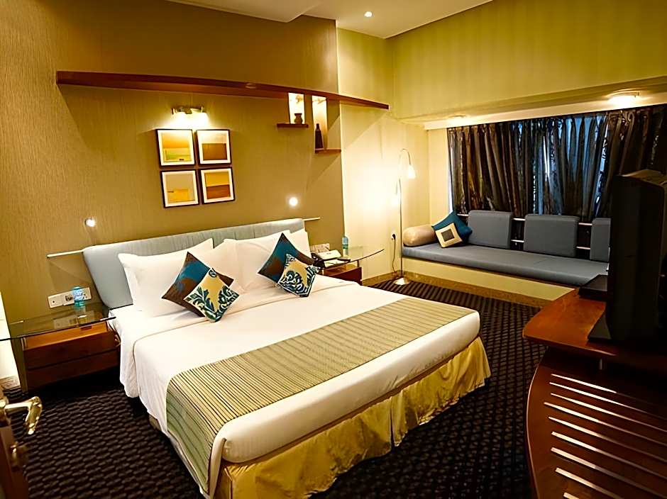Kohinoor Continental, Near International Airport