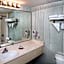 Williamsburg Woodlands Hotel & Suites, an official Colonial Williamsburg Hotel