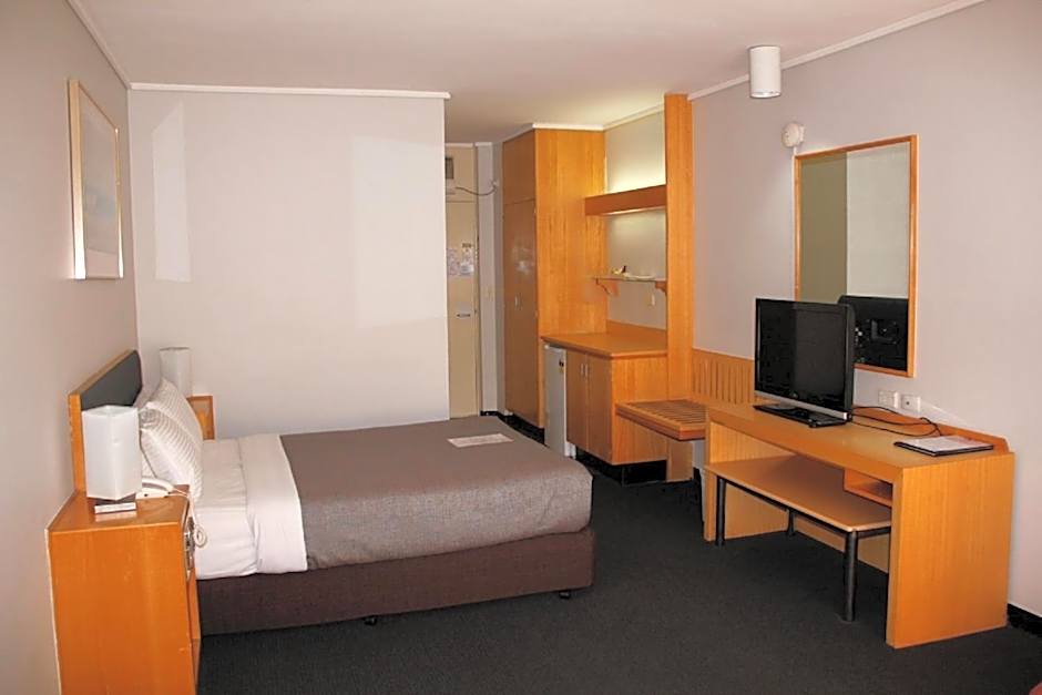 Sandown Regency Hotel & Apartments