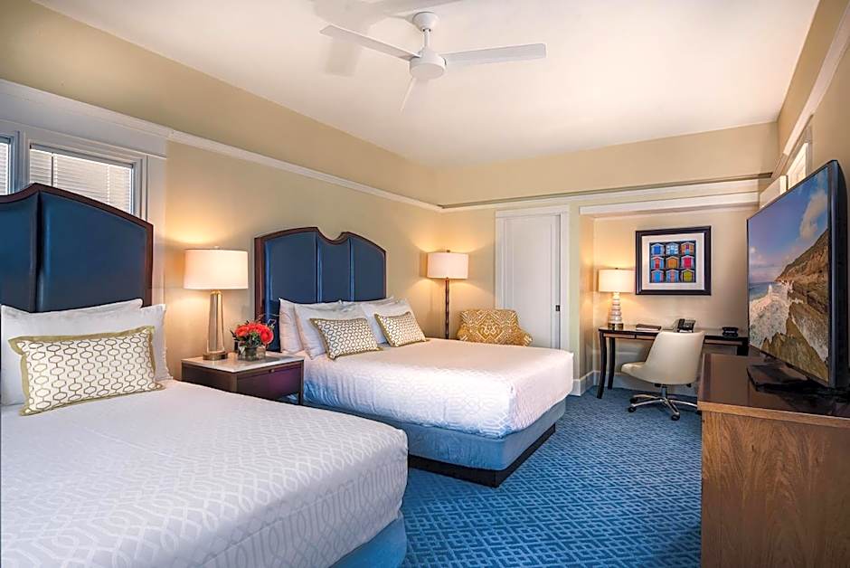 Photo 1 of 3 of Colonial 2 Queen Beds