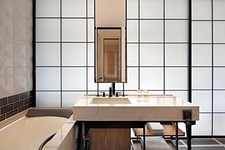 One-Bedroom Ambassador Suite - Club Lounge Access