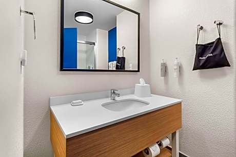 1 King Bed With Sofabed