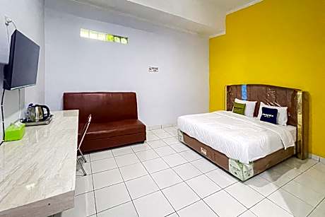 Urbanview Hotel Grand Seven One Kaur