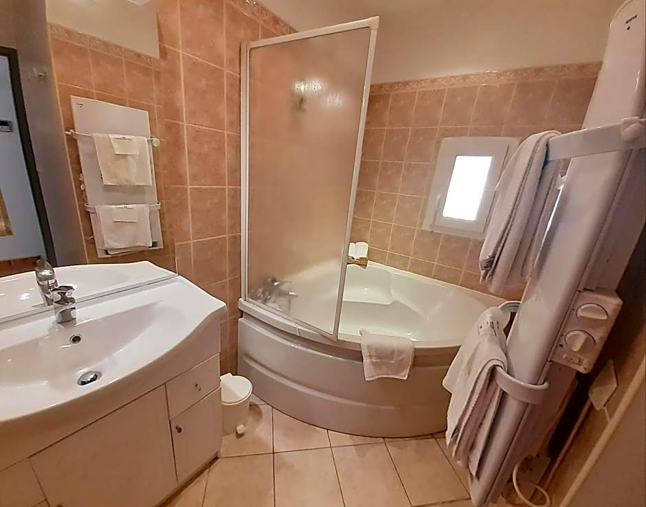 Logis Hôtel Restaurant Le Clos des Capitelles