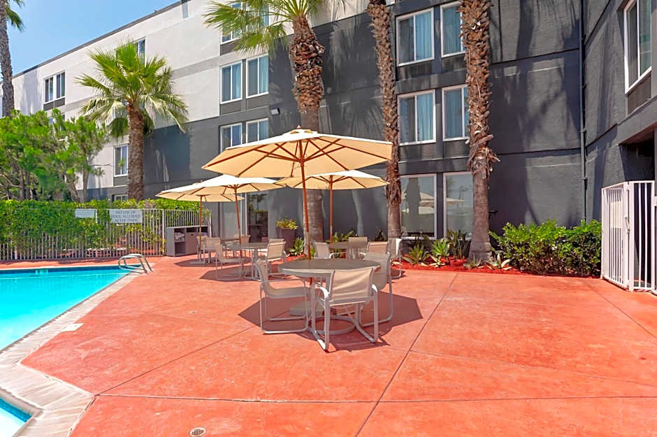 Best Western Plus Commerce Hotel