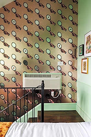 Queen Suite (Self Check-in with Virtual Front Desk)
