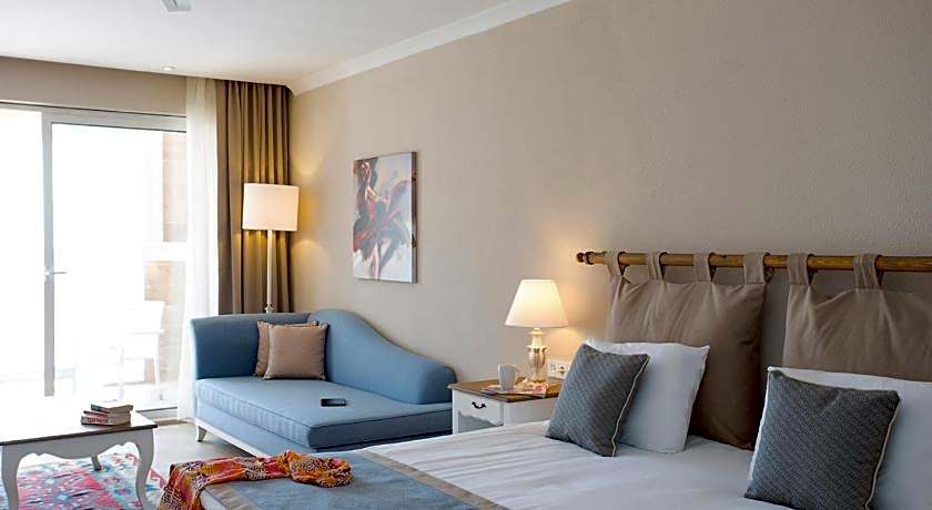 ANDRIAKE BEACH CLUB HOTEL