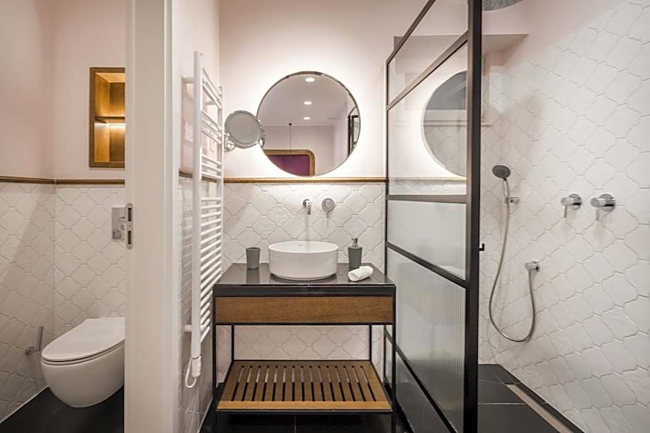 Budapest Eye- Boutique Suites, by BQA