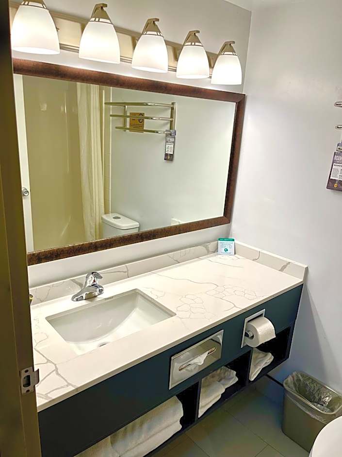 Super 8 by Wyndham Hinton