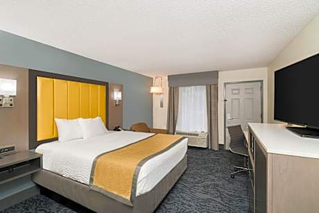 King Suite - Non-Smoking