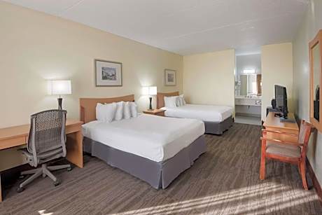 Queen Room with Two Queen Beds - Pet Friendly/Non-Smoking