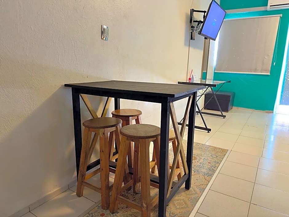 Suites Brisa Marina - atrás de Playa Regatas y el Malecón, 6 calles del Acuario