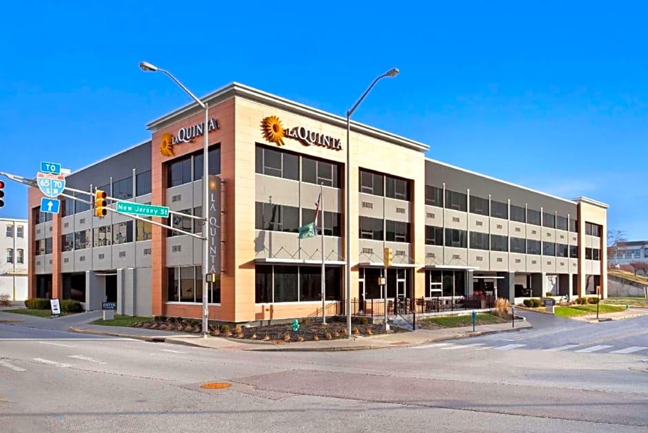 La Quinta Inn & Suites by Wyndham Indianapolis Downtown