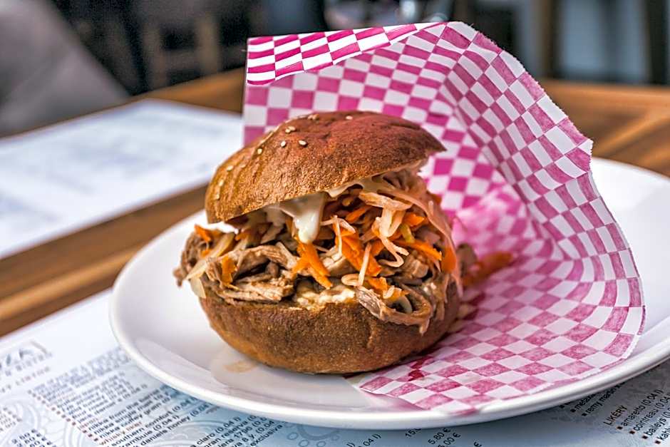 Barok Hotel and Apartments