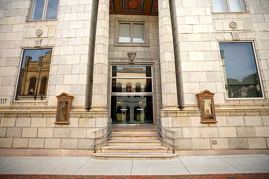 The Bee Hotel, Danville