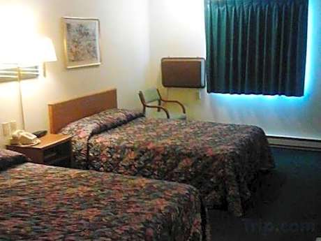 2 Double Beds, Smoking